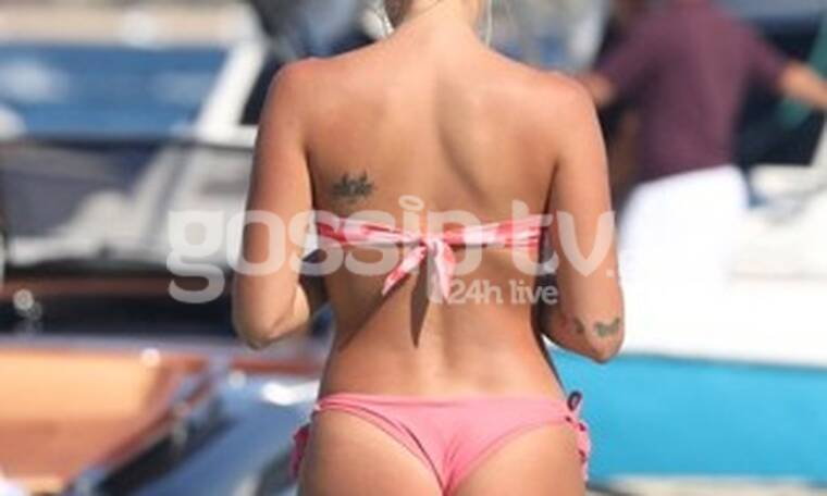   Στοίχημα ότι δεν πρόσεξε κανείς το τατουάζ που έχει στην πλάτη της! (photos)