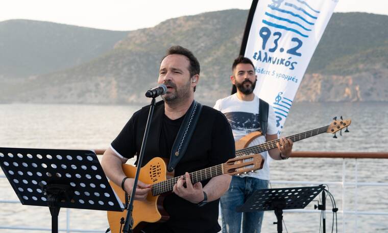 Ο Κώστας Μακεδόνας τραγούδησε εν πλω! (photos)