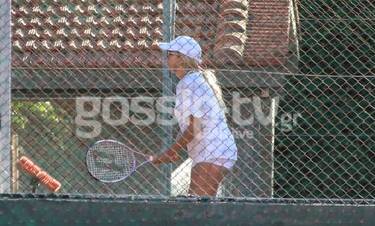 Τύφλα να έχει η Σάκκαρη - Η Σπυροπούλου ξεκίνησε το τένις (photos)