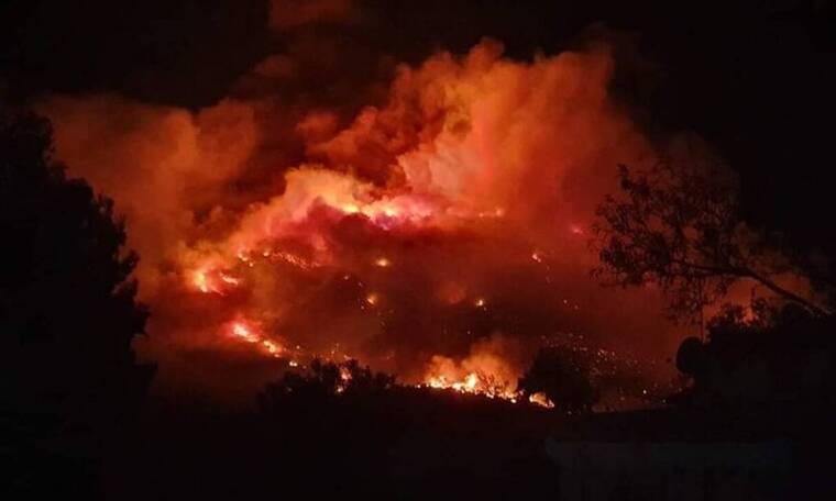 Φωτιά Υμηττός: Μάχη με το χρόνο για να μην φτάσει η φωτιά στο δάσος της Καισαριανής 