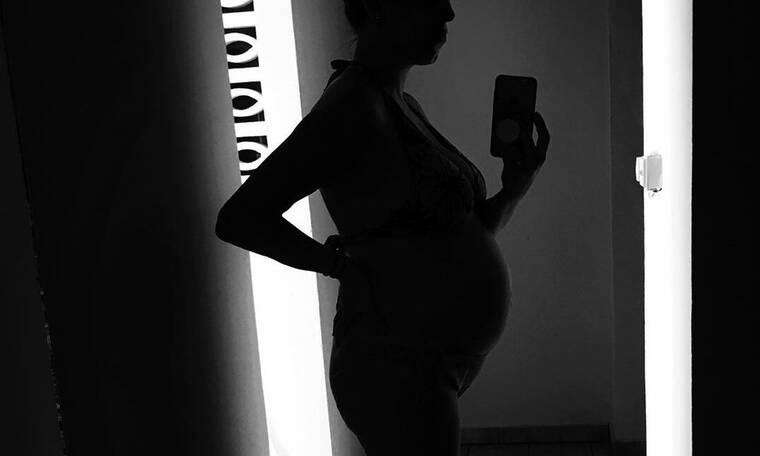 The Voice: Γέννησε χθες την κόρη της και ανέβασε την πρώτη φωτογραφία από το μαιευτήριο! (photos)