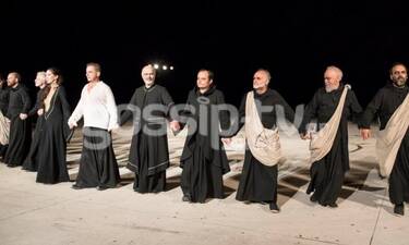 «Οιδίπους Τύραννος»: Λαμπερές παρουσίες στο Θέατρο Βράχων (Photos)
