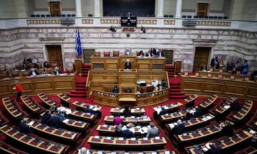 Πρώην Έλληνας βουλευτής παντρεύτηκε τη σωματοφύλακά του (Pics)