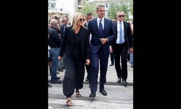 Κηδεία Μαχαιρίτσα: Ο Κυριάκος Μητσοτάκης με τη σύζυγό του Μαρέβα στο τελευταίο αντίο (video+photos)