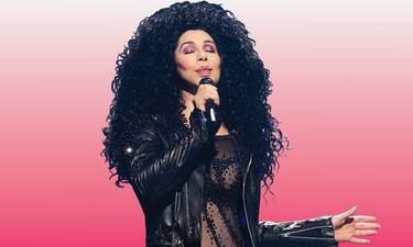 Θα πάθετε πλάκα! Δείτε πώς είναι η Cher στα.... 73 της - Ανέβηκε στη σκηνή & τους άφησε άφωνους
