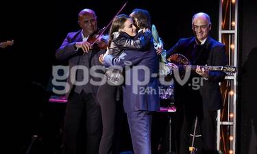 Τόλης Βοσκόπουλος: Η επιτυχημένη συναυλία στο θέατρο Άλσος και οι τρυφερές αγκαλιές με την κόρη του!