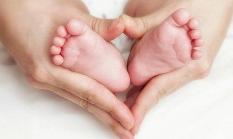 Δε φαντάζεστε ποιος γνωστός Έλληνας έγινε πατέρας- Η πρώτη φώτο του νεογέννητου στο instagram