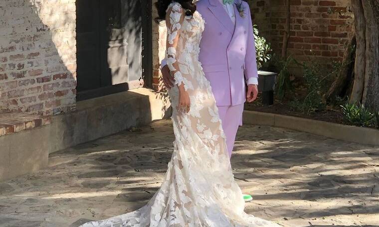 Αυτός ο γάμος τα είχε όλα! Το ροζ κοστούμι και το νυφικό υπερπαραγωγή (Photos)