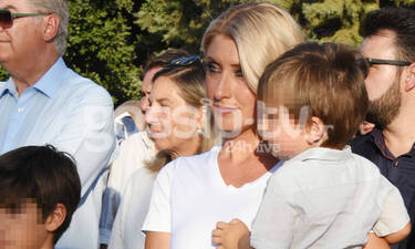 28η Οκτωβρίου: Η Σία Κοσιώνη παρακολούθησε την παρέλαση με τον γιο της (Photos) 