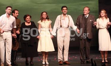 Θεατρική πρεμιέρα με τη μανούλα Λένα Παπαληγούρα να κλέβει την παράσταση! (photos)