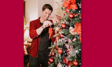 Η οικογενειακή χριστουγεννιάτικη φωτό του Σάκη Ρουβά στο υπέροχο σπίτι του θα σε ξετρελάνει! (Pics)