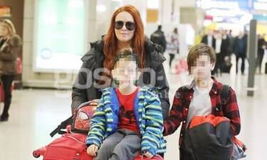 Σίσσυ Χρηστίδου: Μια ευτυχισμένη μαμά! Στο αεροδρόμιο με τους γιους της! (Photos)