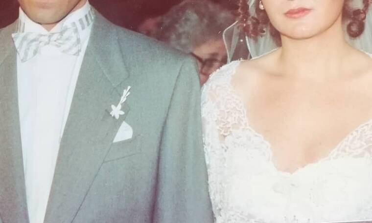 Ανέκδοτη φωτογραφία πασίγνωστων Ελλήνων ηθοποιών από τον γάμο τους πριν από 26 χρόνια! (photos)
