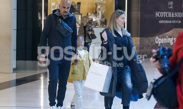 Δημήτρης Σκουλός: Βόλτα και ψώνια με τη σύζυγό του και την κόρη τους! (Photos)