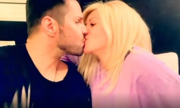 Γιώργος Τσαλίκης: Τα φιλιά με τη σύζυγό του και ο ζηλιάρης που μπήκε ανάμεσά τους (Video)