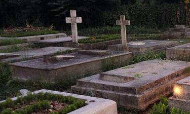 Θρίλερ σε νεκροταφείο της Λαμίας: Δεν πίστευαν στα μάτια τους με αυτό που είδαν στα μνήματα