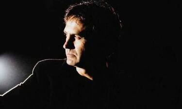 Γιώργος Νταλάρας: Η αξέχαστη συναυλία για τα 50 του χρόνια στο τραγούδι