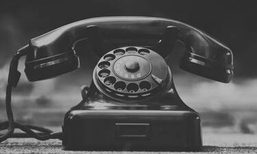 Το ανέκδοτο της ημέρας: Η κουμπάρα και το λάθος τηλέφωνο
