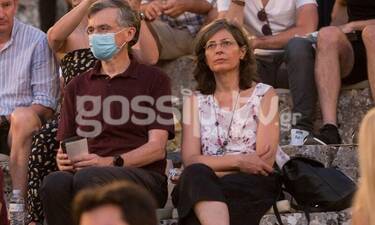 Σωτήρης Τσιόδρας: Σπάνια δημόσια εμφάνιση με τη σύζυγό του στην Επίδαυρο