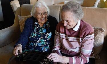 Οι κολλητές φίλες που ξαναβρέθηκαν μετά από 70 χρόνια σε οίκο ευγηρίας