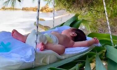 Υπέροχη εικόνα! Έφτιαξε αυτοσχέδια αιώρα στην παραλία για το νεογέννητο γιο του