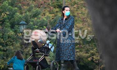Νικολέττα Ράλλη: Casual chic σε βόλτα με το μωρό της! (photos)