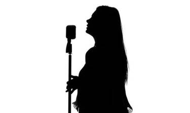 Τραγουδίστρια αποκαλύπτει: «Έχουν πει σε δουλειές, «παχαίνει μην την πάρεις»»