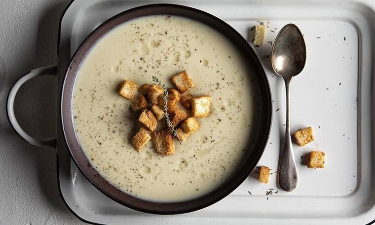 Σούπα με πράσο και πατάτες από τον Άκη Πετρετζίκη