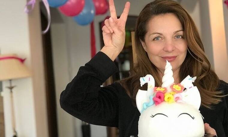 Γενέθλια για την Άντζελα Γκερέκου! Η έκπληξη στο σπίτι και η εντυπωσιακή τούρτα