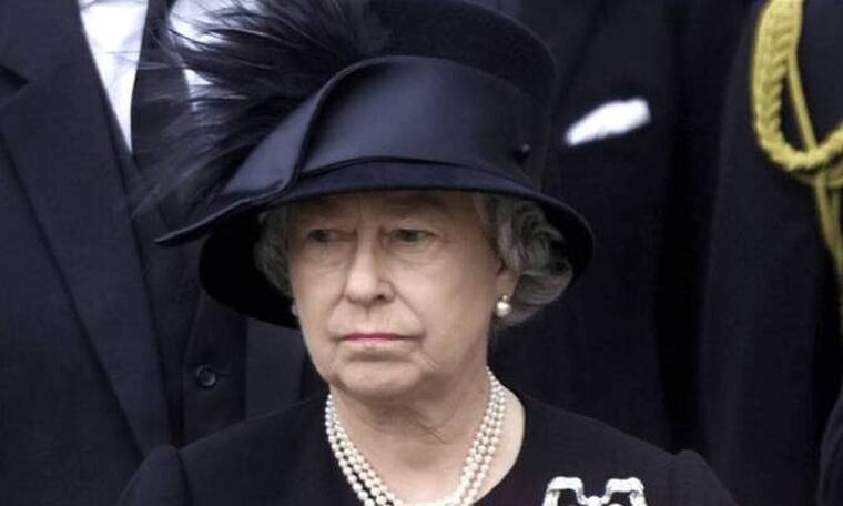 Βασίλισσα Ελισάβετ: Χωρίς το μαύρο βέλο της στην κηδεία του πρίγκιπα Φίλιππου