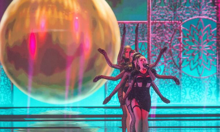 Eurovision 2021 Τελικός: Αζερμπαϊτζάν: Σέξι κι όποιος αντέξει η Efendi!