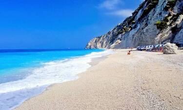 Η ωραιότερη παραλία της Ελλάδας είναι ξανά προσβάσιμη μετά από πολλά χρόνια