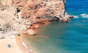 Το πανέμορφο ελληνικό νησί που πας για να... χωρίσεις!