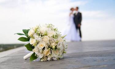 Λαμπερός γάμος στην ελληνική showbiz – Αυτή είναι η αναγγελία γάμου του ζευγαριού!