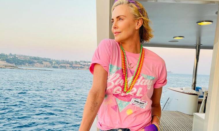 Charlize Theron: Έγινε 46 ετών και το γιόρτασε με ένα επικό πάρτι στην Ελλάδα (photos)
