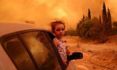 Φωτιά στην Εύβοια: Η ιστορία της μικρής Βαλεντίνας πίσω από τη φωτογραφία που έγινε viral