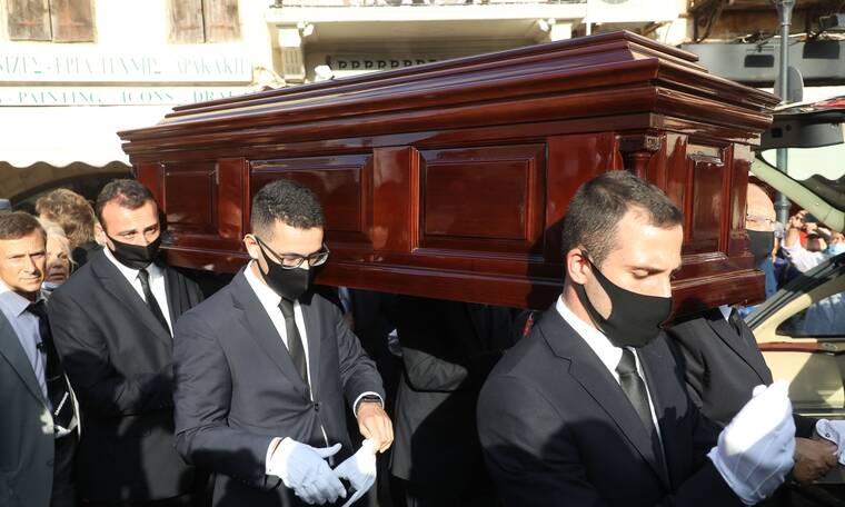 Κηδεία Μίκη Θεοδωράκη: Στην τελευταία του κατοικία ο οικουμενικός Έλληνας (Live)