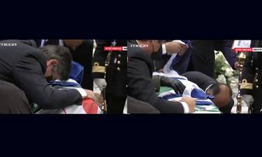 Κηδεία Φώφης Γεννηματά: Τραγική φιγούρα ο σύζυγός της! Η γροθιά απόγνωσης στο φέρετρο (video)
