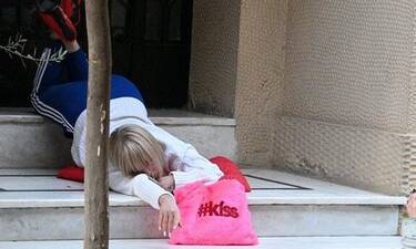 Νατάσα Καλογρίδη: Σερνόταν στα σκαλιά στο κέντρο του Κολωνακίου - Τι της συνέβη; (Photos)