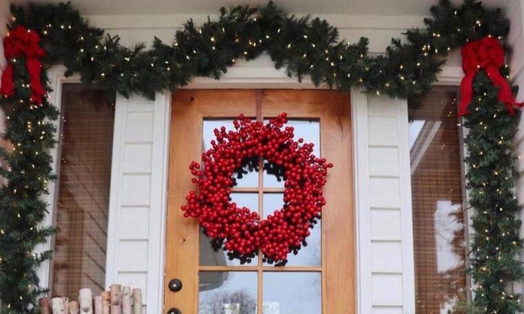 Τα Χριστούγεννα από την πόρτα φαίνονται! 10 ιδέες για να τη διακοσμήσεις υπέροχα