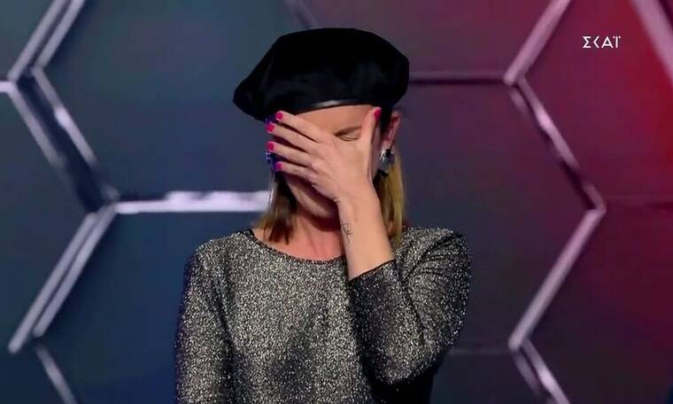 The Voice: Η παίκτρια που ξέσπασε σε κλάμματα και η σαΐτα που έπεσε πάνω στην Έλενα Παπαρίζου!