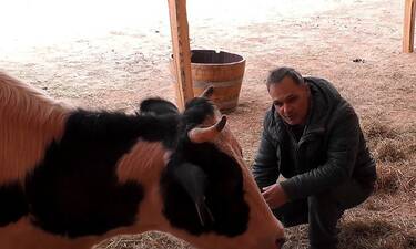 Η φάρμα: Έκανε πρεμιέρα με τον Σταμάτη Γαρδέλη να μιλάει με τα... ζώα (video)