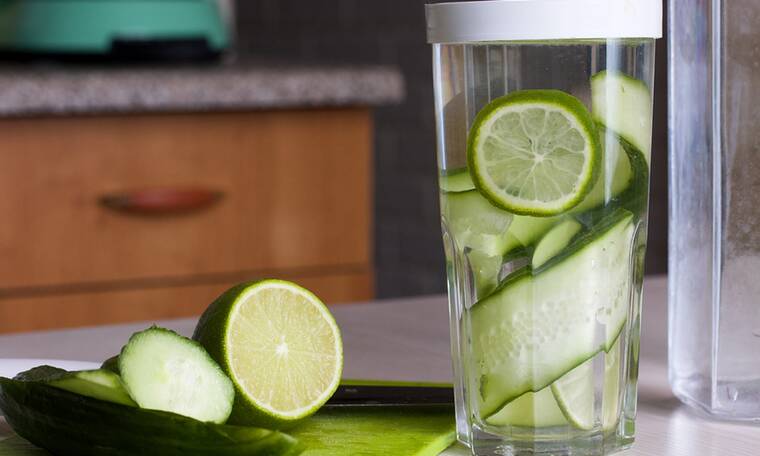 Πίνετε καθημερινά νερό με αγγούρι - Πώς θα βελτιώσετε την υγεία σας (video)