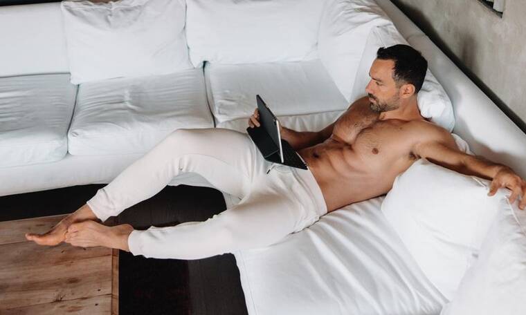 Τι να του πει το κρύο! Ο Σάκης Τανιμανίδης ποζάρει χωρίς μπλούζα και τρελαίνει το Instagram