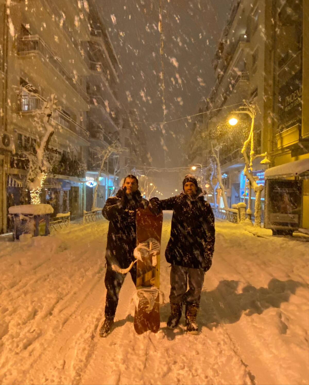 Το είδαμε και αυτό! Ο Κωνσταντίνος Αργυρός έκανε snowboard στο κέντρο της Αθήνας (video)