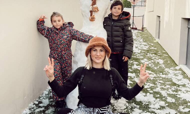 Χανταμπάκης- Πηλιάκη: Έφτιαξαν με τα παιδιά τους τον πιο ψηλό χιονάνθρωπο