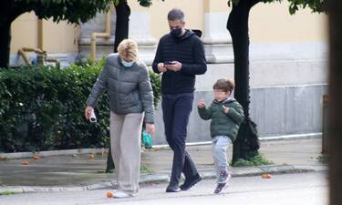 Οικογενειακή βόλτα: Μπακογιάννης-Κοσιώνη στο Ζάππειο με τον γιο τους, Δήμο!