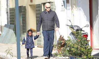 Τζώνη Καλημέρης: Πρωινή βόλτα με την μικρή Ada στην καρδιά της Αθήνας!