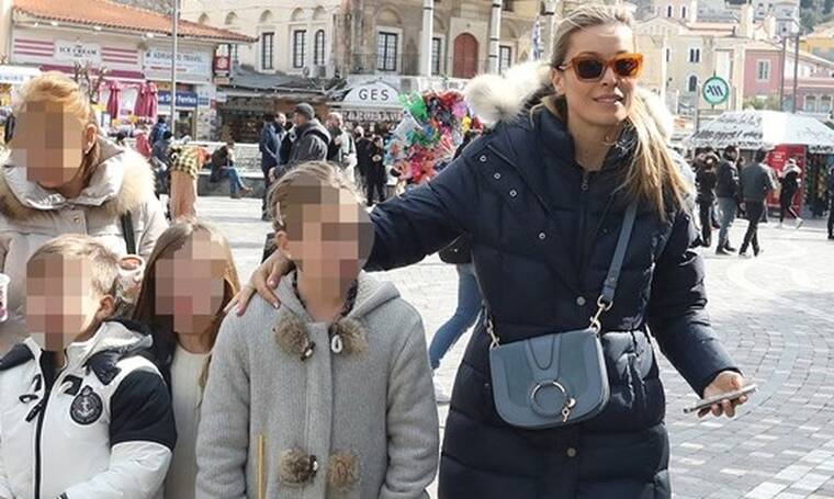Μαριέττα Χρουσαλά: Η βόλτα με τα τρία της παιδιά στο κέντρο της Αθήνας - Δείτε πόσο έχουν μεγαλώσει