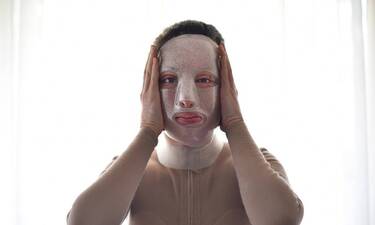 Η Ιωάννα Παλιοσπύρου ανέβασε την πρώτη φωτογραφία της χωρίς τη μάσκα της! (photos)
